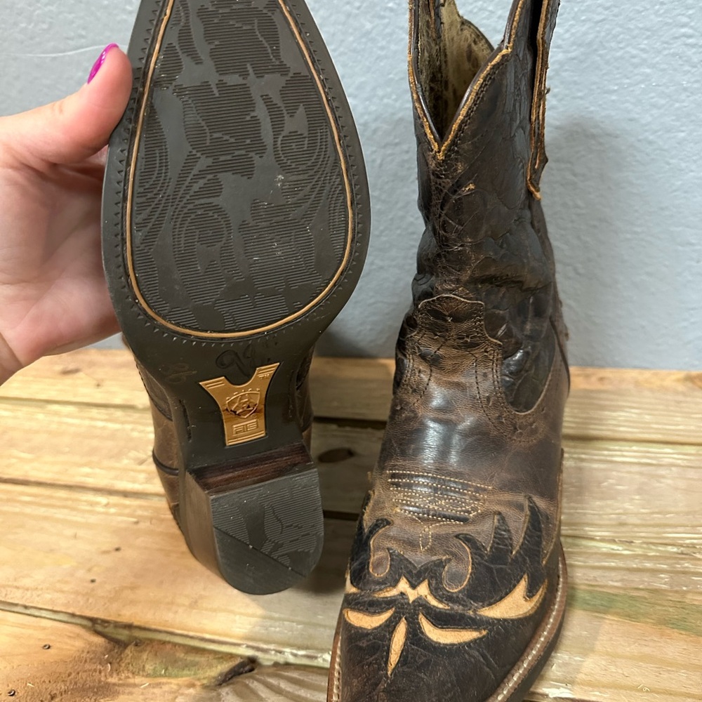 Low cut Ariot fashion cowgirl boots!